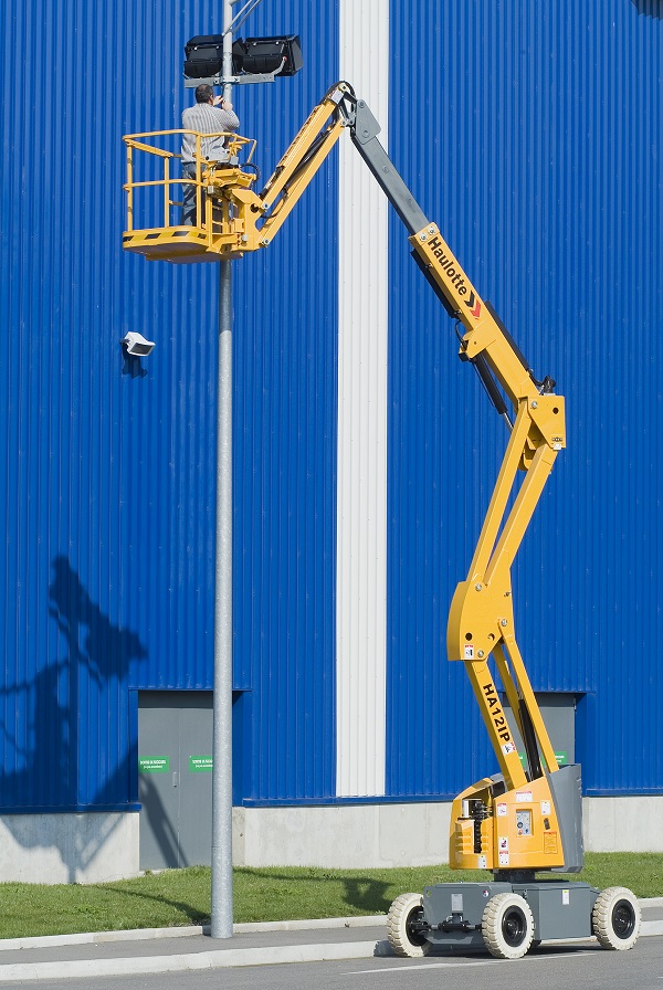 高空作業(yè)平臺在高空作業(yè)時按鍵失靈怎么辦