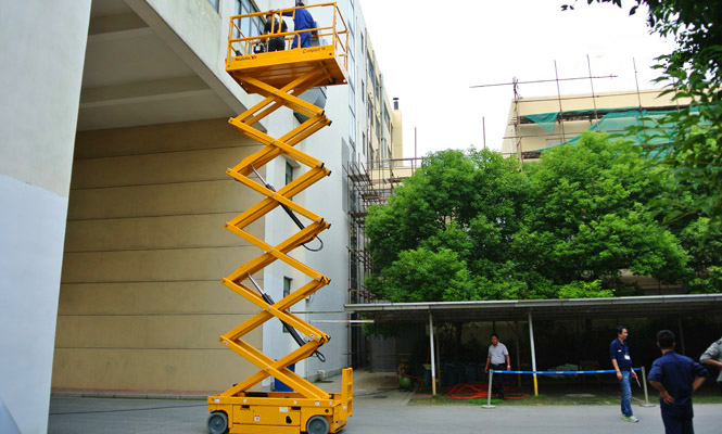 自行式高空作業(yè)平臺(tái)為什么大受歡迎